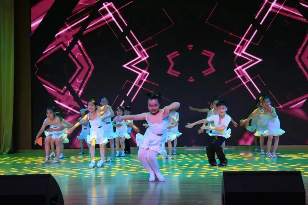 逐梦新时代,“艺”起向未来 ——上海路小学庆六一暨校园艺术节汇演活动 第21张 逐梦新时代,“艺”起向未来 ——上海路小学庆六一暨校园艺术节汇演活动 第21张