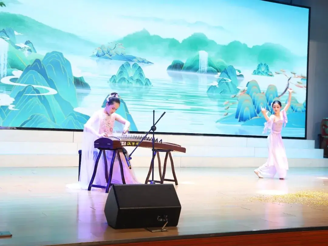 城南新语 | 红领巾爱祖国 城南小学举行2024年“六一”庆祝大会暨第二十五届“小百灵”艺术节文艺汇报演出 第41张 城南新语 | 红领巾爱祖国 城南小学举行2024年“六一”庆祝大会暨第二十五届“小百灵”艺术节文艺汇报演出 第41张