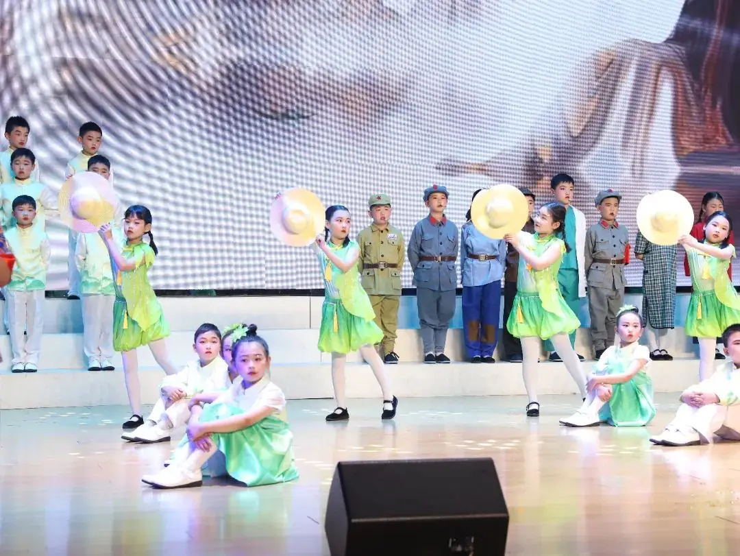 城南新语 | 红领巾爱祖国 城南小学举行2024年“六一”庆祝大会暨第二十五届“小百灵”艺术节文艺汇报演出 第38张 城南新语 | 红领巾爱祖国 城南小学举行2024年“六一”庆祝大会暨第二十五届“小百灵”艺术节文艺汇报演出 第38张