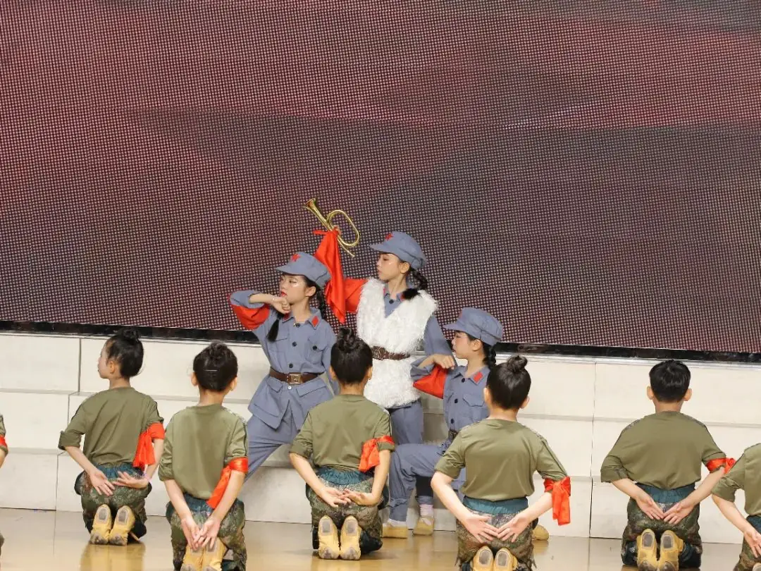 城南新语 | 红领巾爱祖国 城南小学举行2024年“六一”庆祝大会暨第二十五届“小百灵”艺术节文艺汇报演出 第26张 城南新语 | 红领巾爱祖国 城南小学举行2024年“六一”庆祝大会暨第二十五届“小百灵”艺术节文艺汇报演出 第26张