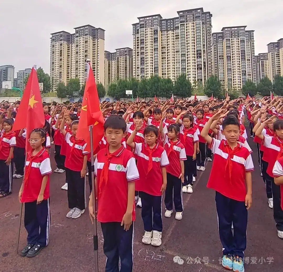 红领巾爱祖国——长垣市博爱小学2024年少先队新队员入队仪式 第16张 红领巾爱祖国——长垣市博爱小学2024年少先队新队员入队仪式 第16张