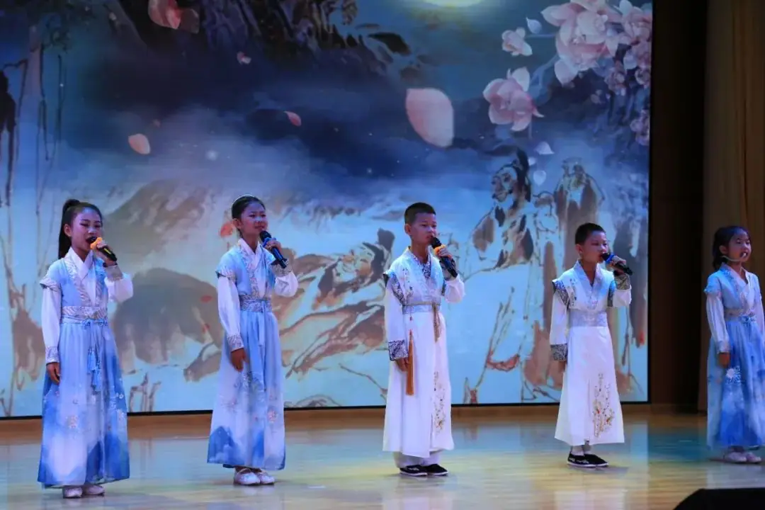 逐梦新时代,“艺”起向未来 ——上海路小学庆六一暨校园艺术节汇演活动 第11张 逐梦新时代,“艺”起向未来 ——上海路小学庆六一暨校园艺术节汇演活动 第11张