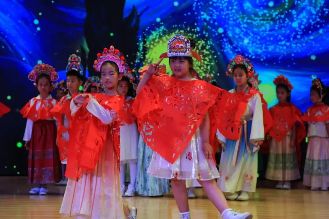 逐梦新时代,“艺”起向未来 ——上海路小学庆六一暨校园艺术节汇演活动 第16张 逐梦新时代,“艺”起向未来 ——上海路小学庆六一暨校园艺术节汇演活动 第16张