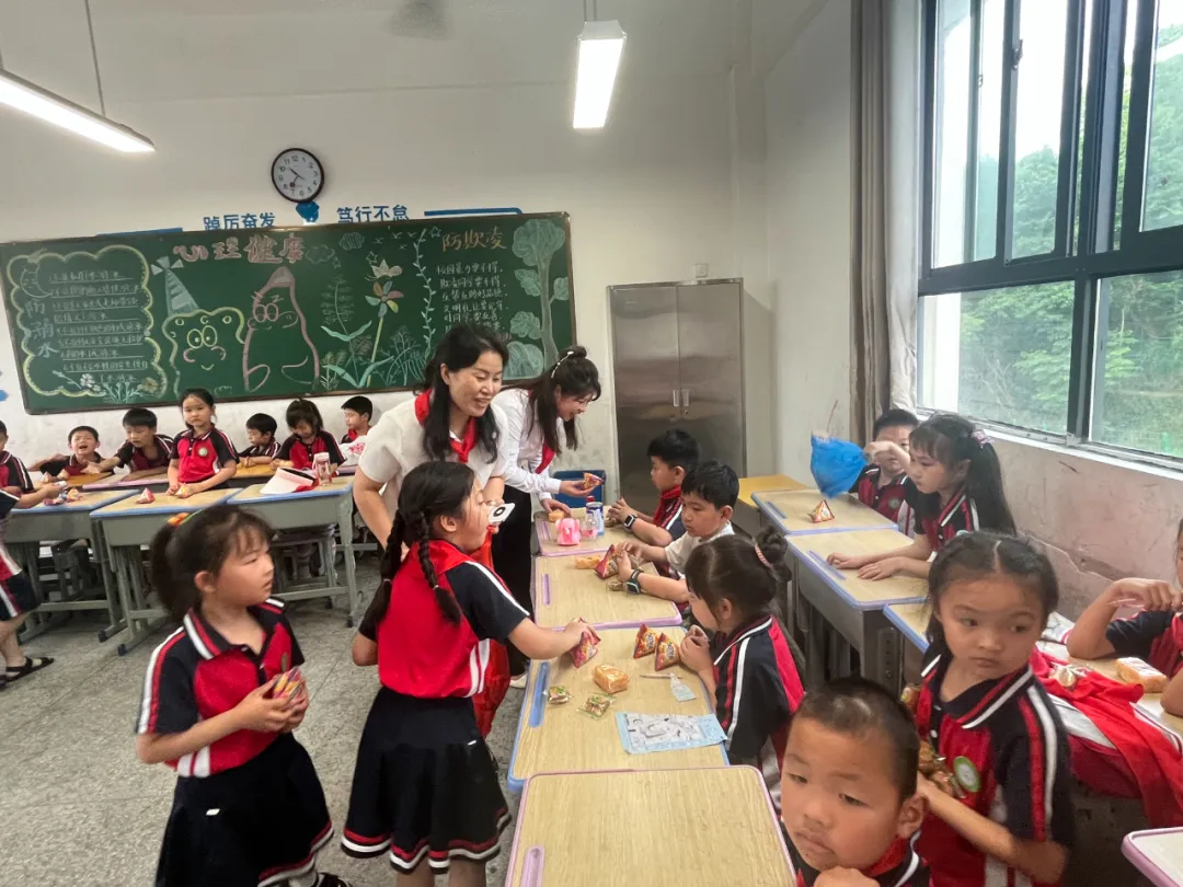 红领巾爱祖国——第一小学欢庆“六一”暨“书香浸润童年 阅读点亮人生”经典诵读活动 第60张 红领巾爱祖国——第一小学欢庆“六一”暨“书香浸润童年 阅读点亮人生”经典诵读活动 第60张