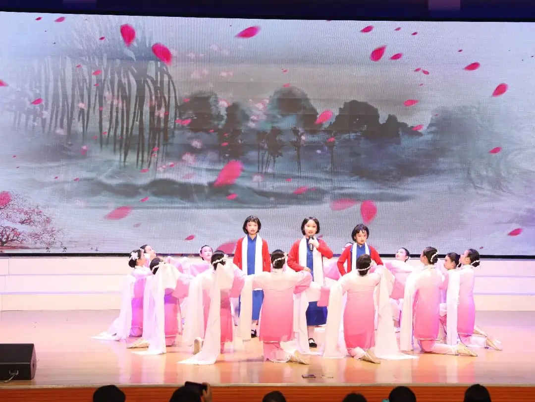 城南新语 | 红领巾爱祖国 城南小学举行2024年“六一”庆祝大会暨第二十五届“小百灵”艺术节文艺汇报演出 第13张 城南新语 | 红领巾爱祖国 城南小学举行2024年“六一”庆祝大会暨第二十五届“小百灵”艺术节文艺汇报演出 第13张