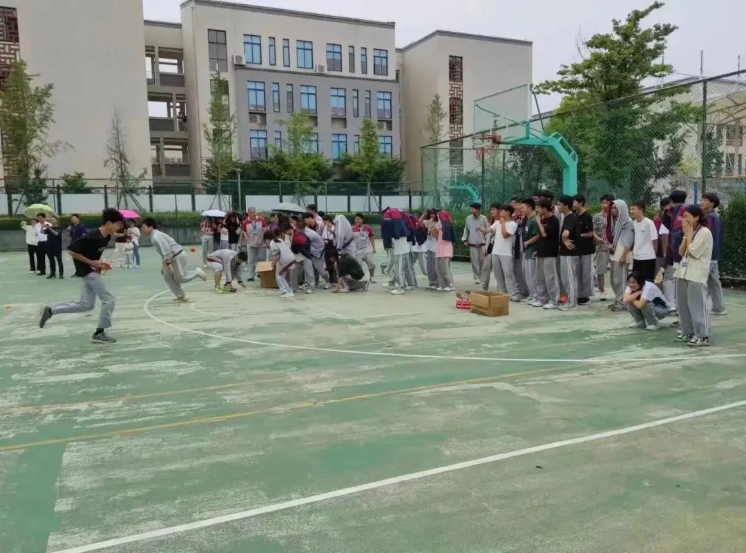 味蕾尽欢抢零食 奔赴中考释压力——浙师大附中开展初三学子抢零食趣味减压活动 第15张 味蕾尽欢抢零食 奔赴中考释压力——浙师大附中开展初三学子抢零食趣味减压活动 第15张