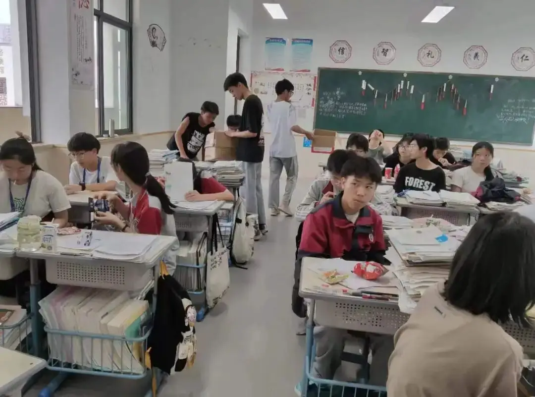 味蕾尽欢抢零食 奔赴中考释压力——浙师大附中开展初三学子抢零食趣味减压活动 第22张 味蕾尽欢抢零食 奔赴中考释压力——浙师大附中开展初三学子抢零食趣味减压活动 第22张