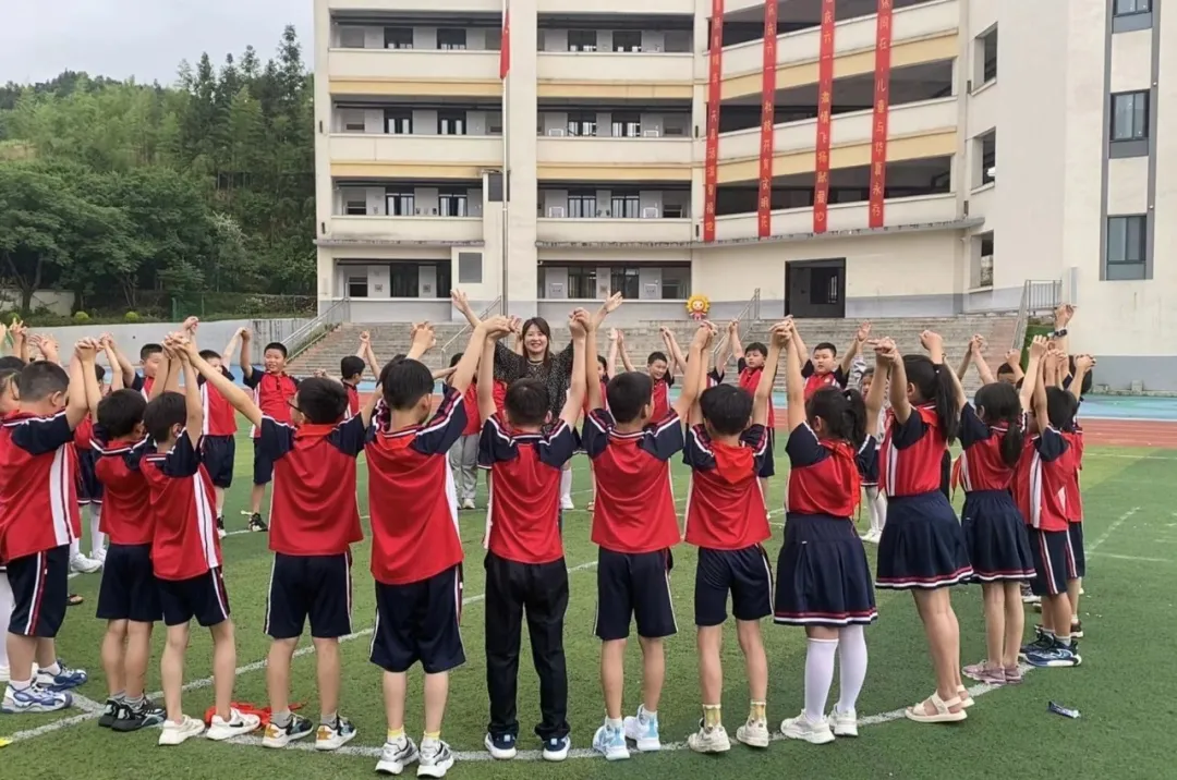 红领巾爱祖国——第一小学欢庆“六一”暨“书香浸润童年 阅读点亮人生”经典诵读活动 第62张 红领巾爱祖国——第一小学欢庆“六一”暨“书香浸润童年 阅读点亮人生”经典诵读活动 第62张