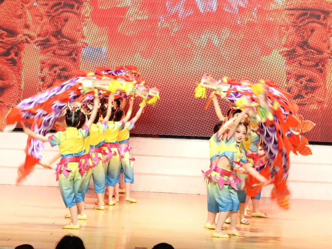 城南新语 | 红领巾爱祖国 城南小学举行2024年“六一”庆祝大会暨第二十五届“小百灵”艺术节文艺汇报演出 第18张 城南新语 | 红领巾爱祖国 城南小学举行2024年“六一”庆祝大会暨第二十五届“小百灵”艺术节文艺汇报演出 第18张