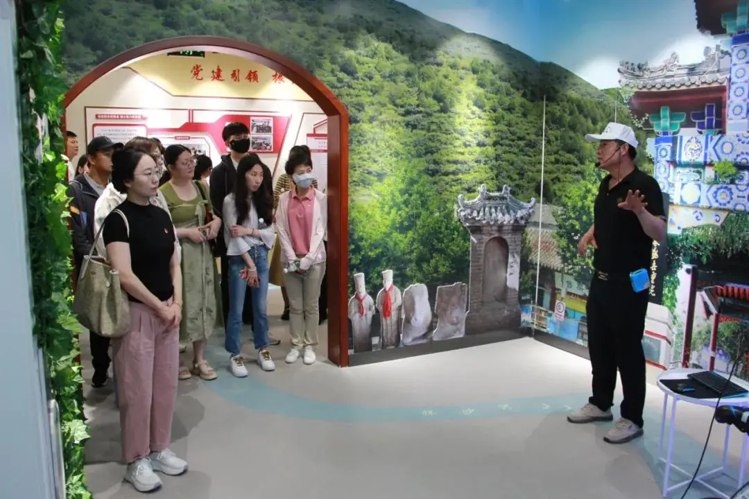 太师屯镇中心小学党总支开展“学思践悟,走进中国美丽乡村”主题党日活动 第10张 太师屯镇中心小学党总支开展“学思践悟,走进中国美丽乡村”主题党日活动 第10张