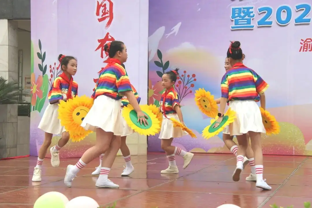 兴隆中心小学校成功举办第七届读书艺术节闭幕式暨“六一”汇报演出 第37张