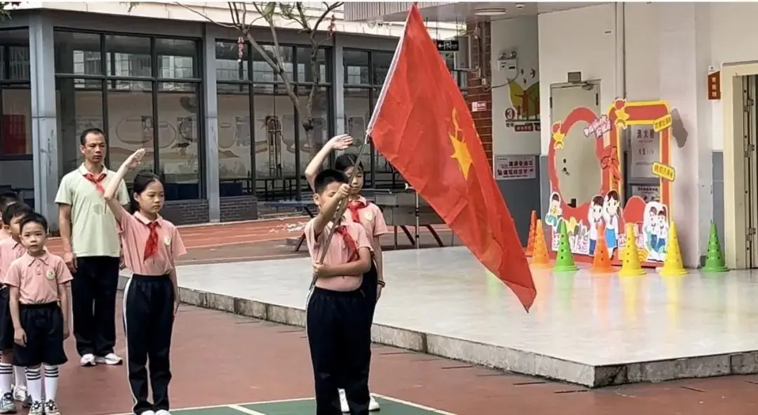 你好,少先队!——玉州区育苗小学2024年春一年级入队仪式 第7张 你好,少先队!——玉州区育苗小学2024年春一年级入队仪式 第7张