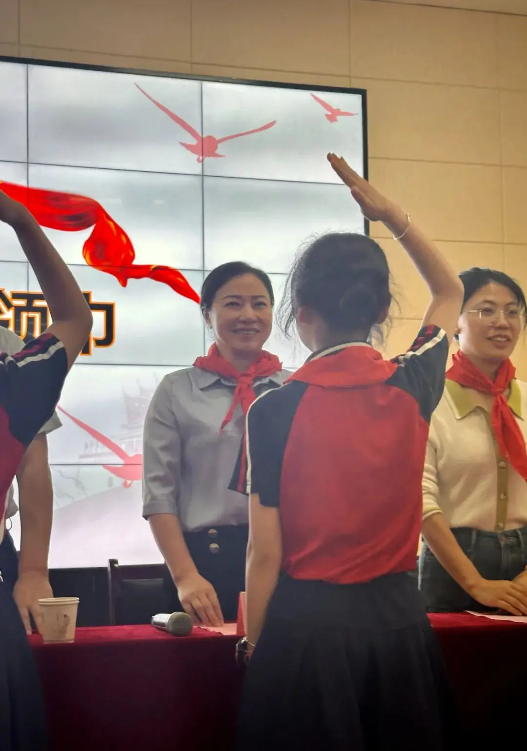 红领巾爱祖国——第一小学欢庆“六一”暨“书香浸润童年 阅读点亮人生”经典诵读活动 第13张 红领巾爱祖国——第一小学欢庆“六一”暨“书香浸润童年 阅读点亮人生”经典诵读活动 第13张