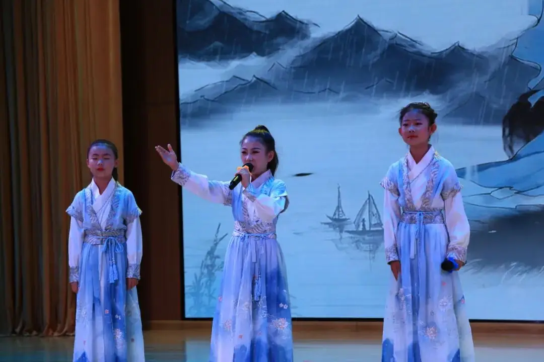 逐梦新时代,“艺”起向未来 ——上海路小学庆六一暨校园艺术节汇演活动 第12张 逐梦新时代,“艺”起向未来 ——上海路小学庆六一暨校园艺术节汇演活动 第12张