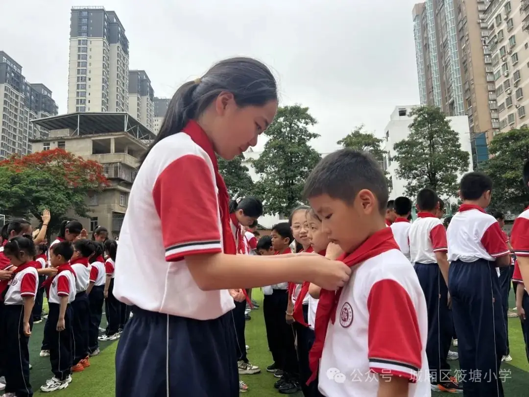 红领巾爱祖国——筱塘小学2024年新队员入队仪式 第31张 红领巾爱祖国——筱塘小学2024年新队员入队仪式 第31张