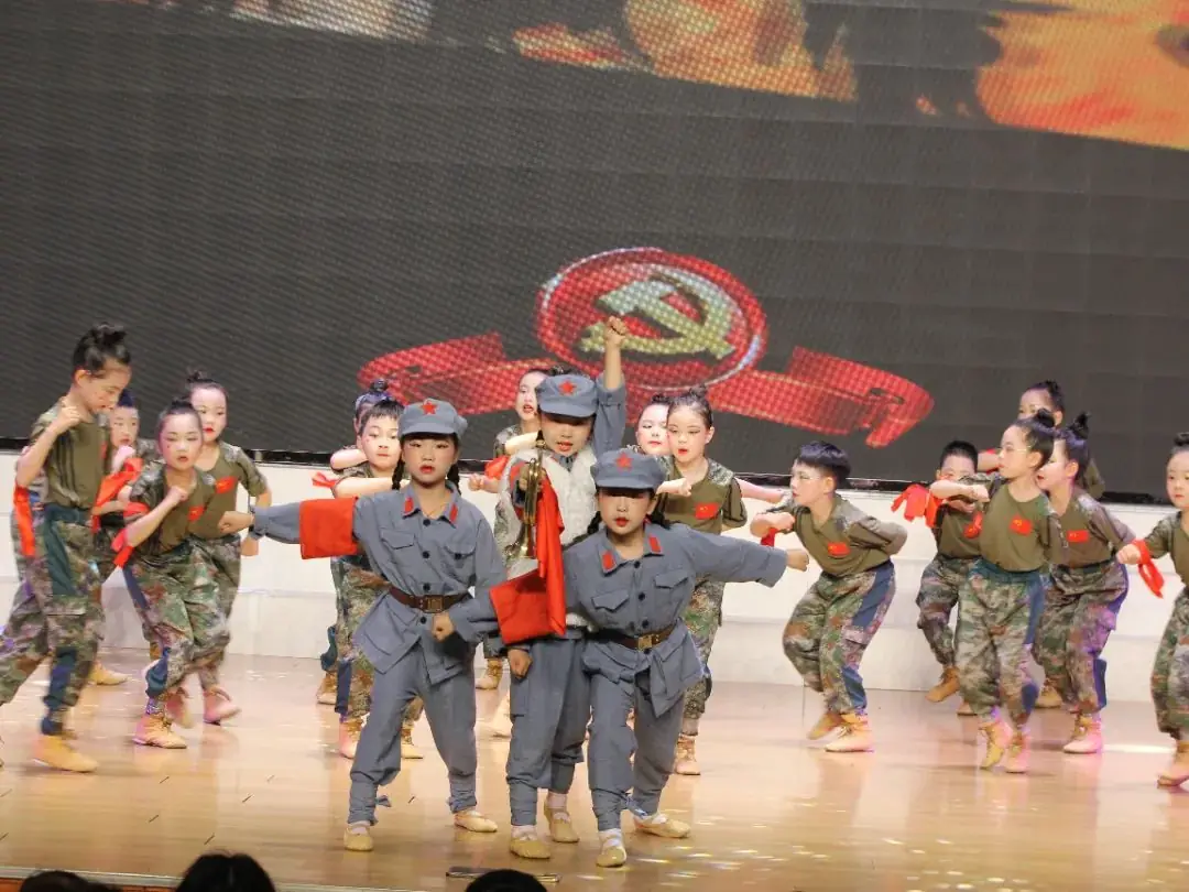 城南新语 | 红领巾爱祖国 城南小学举行2024年“六一”庆祝大会暨第二十五届“小百灵”艺术节文艺汇报演出 第27张 城南新语 | 红领巾爱祖国 城南小学举行2024年“六一”庆祝大会暨第二十五届“小百灵”艺术节文艺汇报演出 第27张