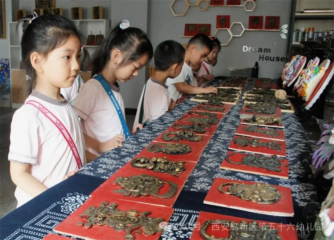 【高新教育】“探秘小学,幼见成长”—西安高新区第五十六幼儿园参观小学活动 第11张 【高新教育】“探秘小学,幼见成长”—西安高新区第五十六幼儿园参观小学活动 第11张