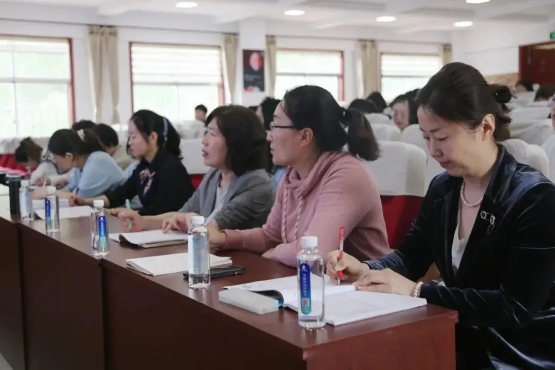 教研动态 | 环翠区小学语文整本书阅读教学展示研讨活动在威海市实验小学举行 第4张 教研动态 | 环翠区小学语文整本书阅读教学展示研讨活动在威海市实验小学举行 第4张