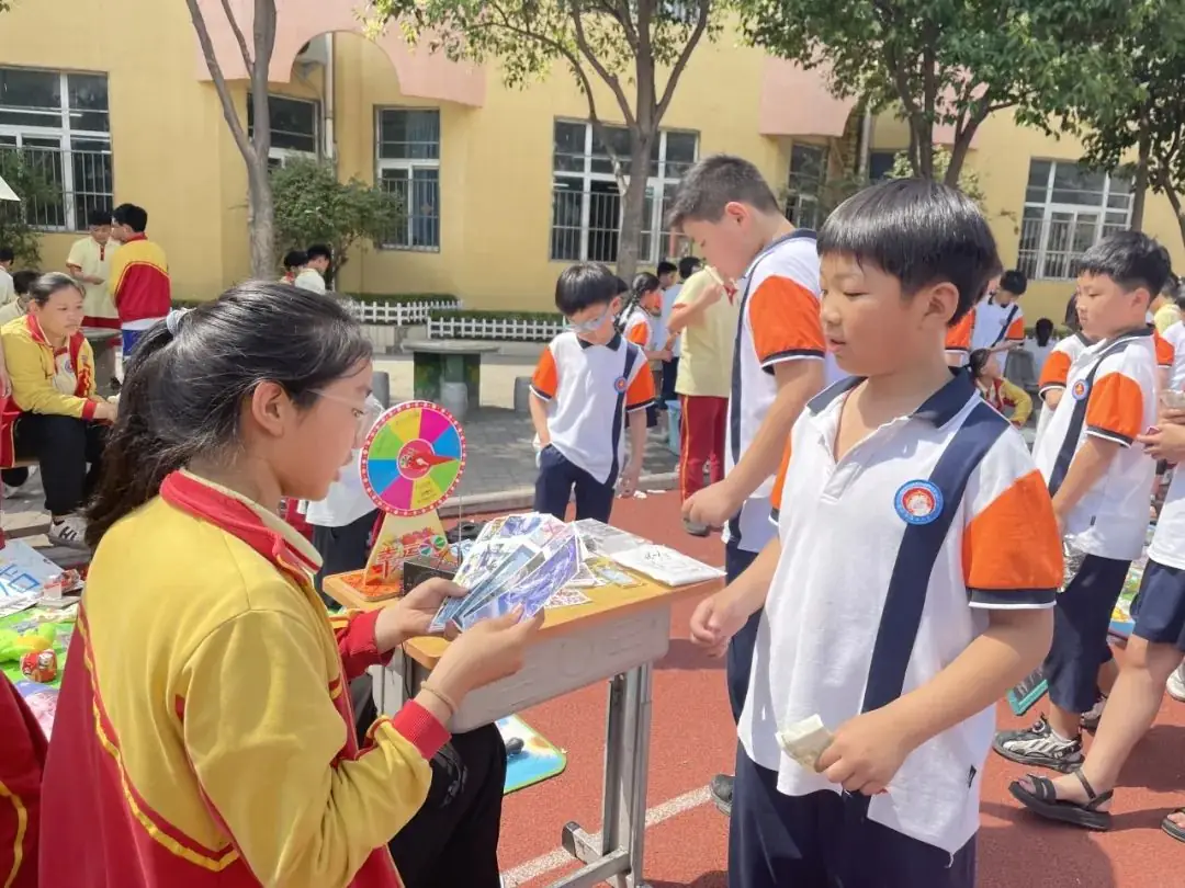 博爱县秀珠小学举办第五届跳蚤市场 第42张