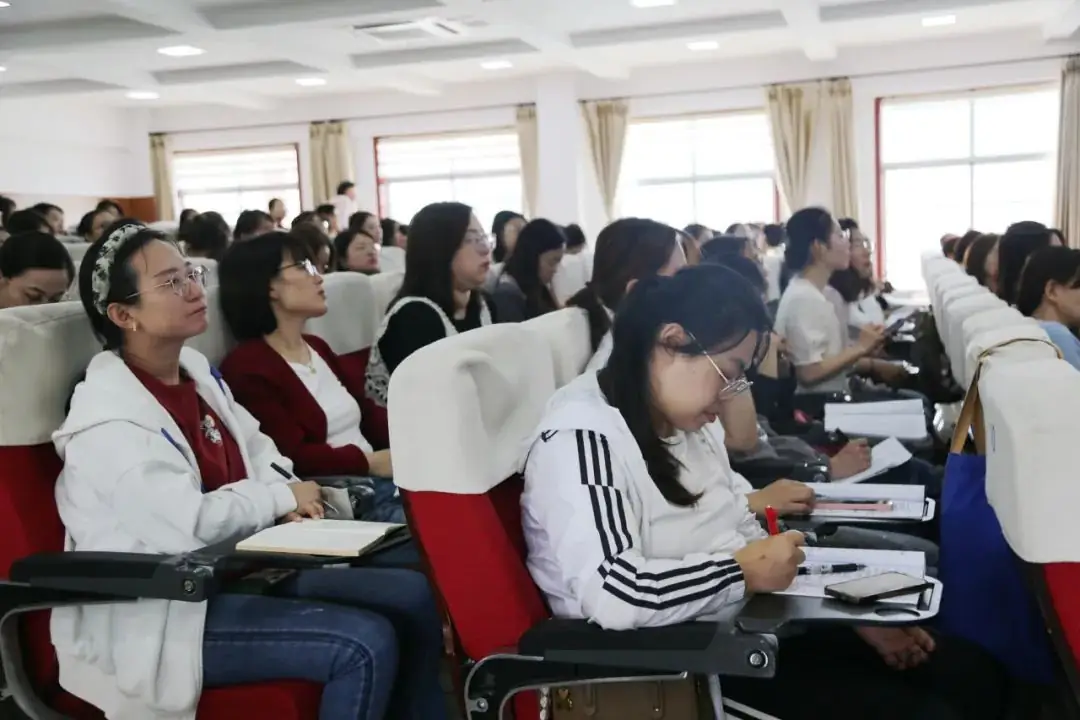教研动态 | 环翠区小学语文整本书阅读教学展示研讨活动在威海市实验小学举行 第23张 教研动态 | 环翠区小学语文整本书阅读教学展示研讨活动在威海市实验小学举行 第23张