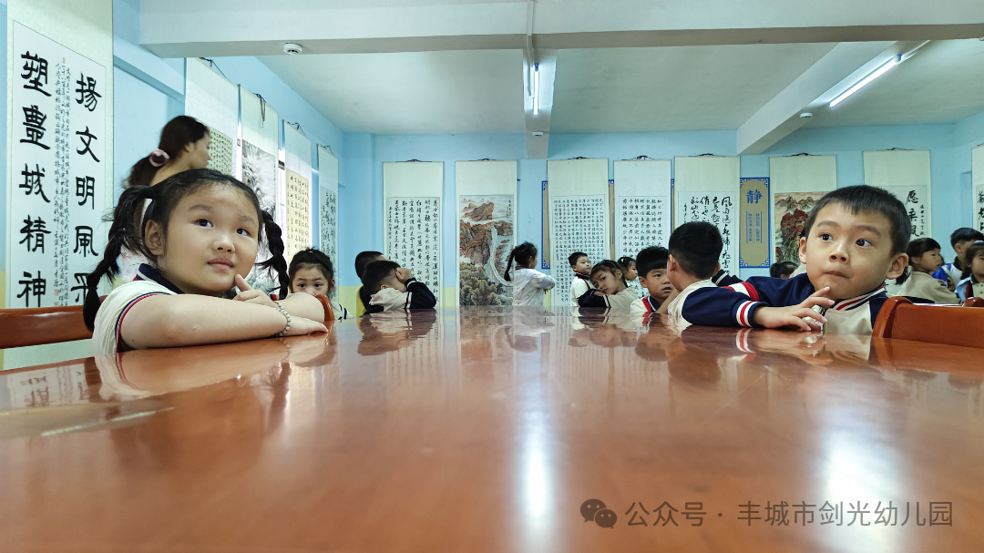 “走进小学 感悟成长”—丰城市剑光幼儿园大班组参观小学活动集锦 第27张 “走进小学 感悟成长”—丰城市剑光幼儿园大班组参观小学活动集锦 第27张
