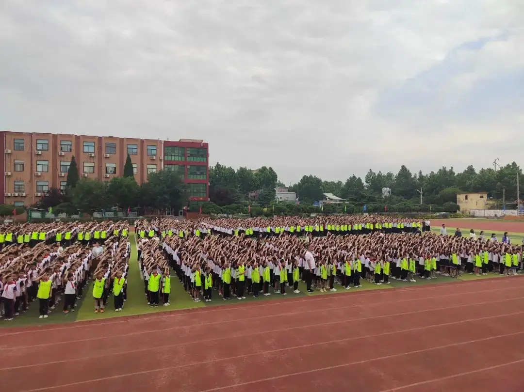 长清区实验小学开展“全'绿'以赴 共建美丽中国”主题升国旗仪式 第20张 长清区实验小学开展“全'绿'以赴 共建美丽中国”主题升国旗仪式 第20张