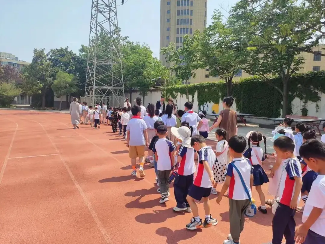 【幼小衔接】初探小学 “幼”见成长——下淀中心幼儿园大班参观小学活动 第26张
