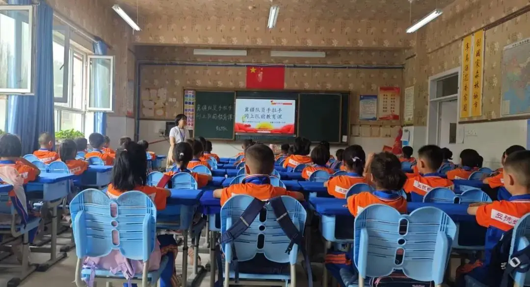 【万达小学·红领巾】冀疆少年手拉手 高举队旗跟党走————一年级新队员入队仪式 第8张 【万达小学·红领巾】冀疆少年手拉手 高举队旗跟党走————一年级新队员入队仪式 第8张
