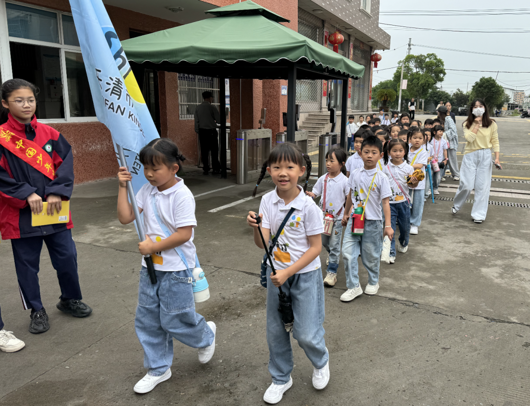 扬帆学海|儿童友好:小学初体验 衔接促成长——石帆一小牵手石帆朴湖幼儿园幼小衔接活动 第4张 扬帆学海|儿童友好:小学初体验 衔接促成长——石帆一小牵手石帆朴湖幼儿园幼小衔接活动 第4张