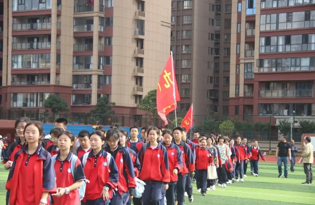 远足筑梦 中考扬帆 —龙里民中举办2024届中考徒步研学活动 第1张 远足筑梦 中考扬帆 —龙里民中举办2024届中考徒步研学活动 第1张
