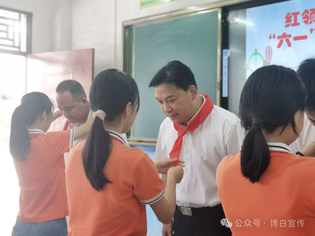 孙国梁到亚山镇白花村小学开展“六一”儿童节慰问活动 代表县四家班子向全县少年儿童致以节日的亲切问候和祝福 第2张 孙国梁到亚山镇白花村小学开展“六一”儿童节慰问活动 代表县四家班子向全县少年儿童致以节日的亲切问候和祝福 第2张