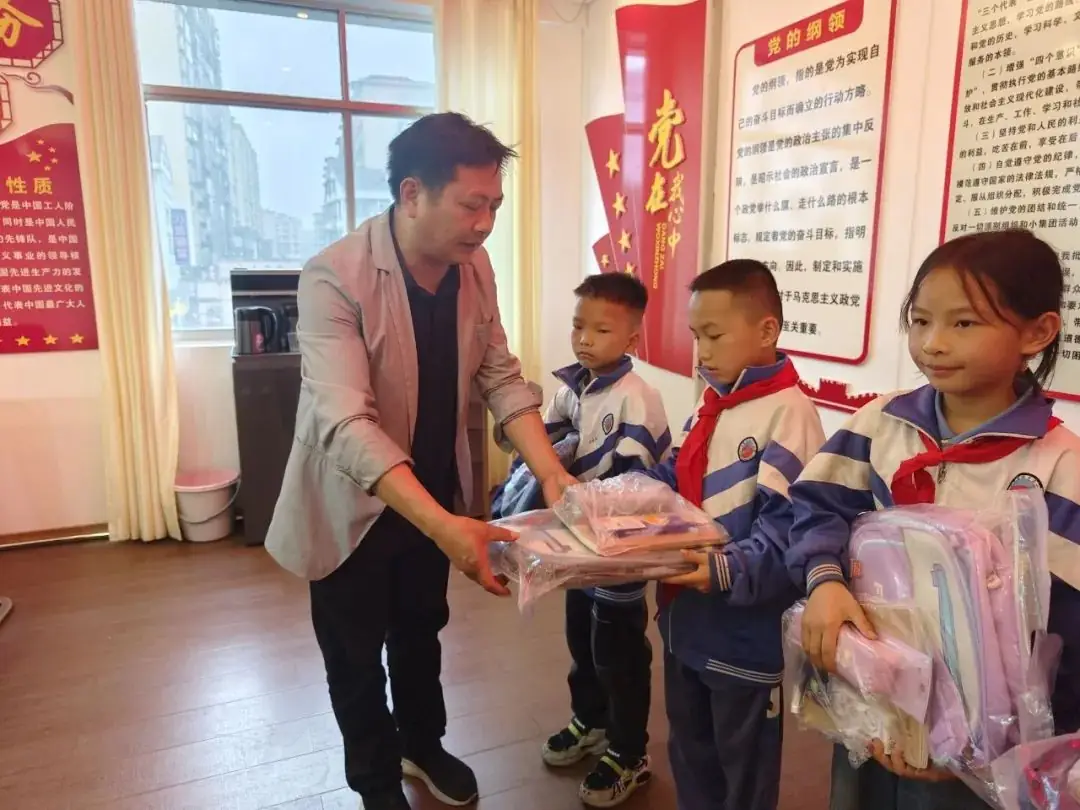 丹寨县城关第一小学第十四周要闻回顾 第51张 丹寨县城关第一小学第十四周要闻回顾 第51张
