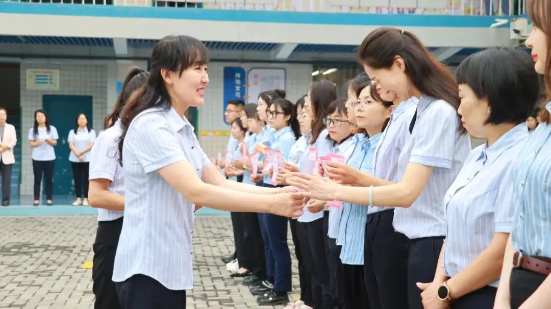 【喜报】咸阳彩虹小学周一晨会颁奖 第30张 【喜报】咸阳彩虹小学周一晨会颁奖 第30张