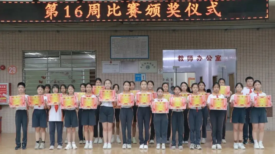 以展引领示范 借评促进常规 ——振安小学五月份优秀作业展评活动 第22张 以展引领示范 借评促进常规 ——振安小学五月份优秀作业展评活动 第22张