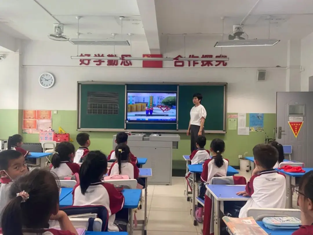 【万达小学·红领巾】冀疆少年手拉手 高举队旗跟党走————一年级新队员入队仪式 第20张 【万达小学·红领巾】冀疆少年手拉手 高举队旗跟党走————一年级新队员入队仪式 第20张