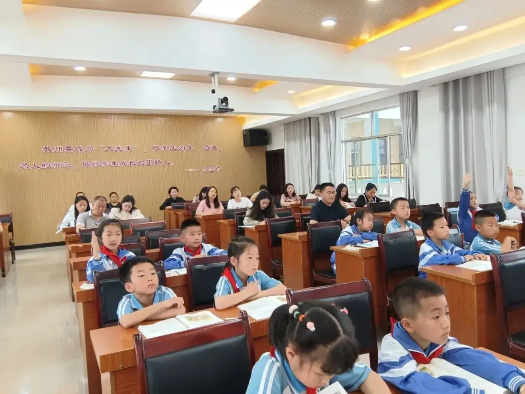 丹寨县城关第一小学第十四周要闻回顾 第41张 丹寨县城关第一小学第十四周要闻回顾 第41张