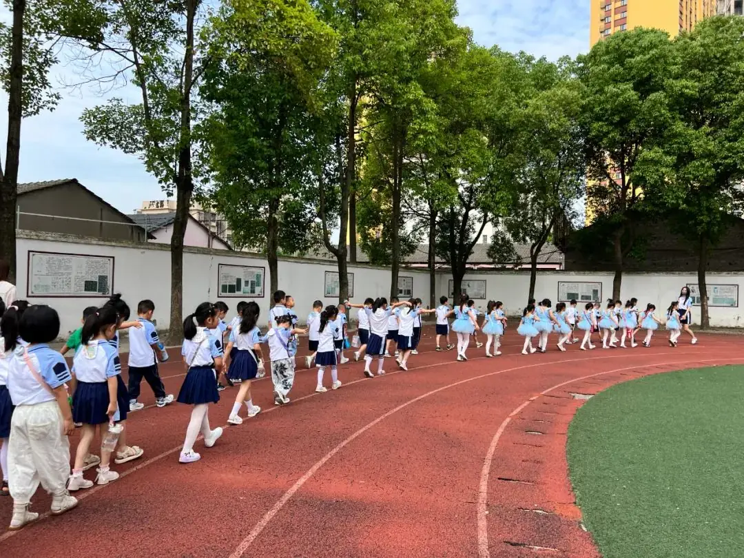 【幼小衔接】 初探小学 “幼”见成长——春溪集幼儿园大班走进小学 第30张 【幼小衔接】 初探小学 “幼”见成长——春溪集幼儿园大班走进小学 第30张