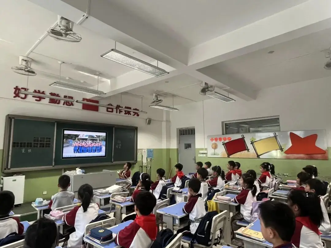 【万达小学·红领巾】冀疆少年手拉手 高举队旗跟党走————一年级新队员入队仪式 第19张 【万达小学·红领巾】冀疆少年手拉手 高举队旗跟党走————一年级新队员入队仪式 第19张