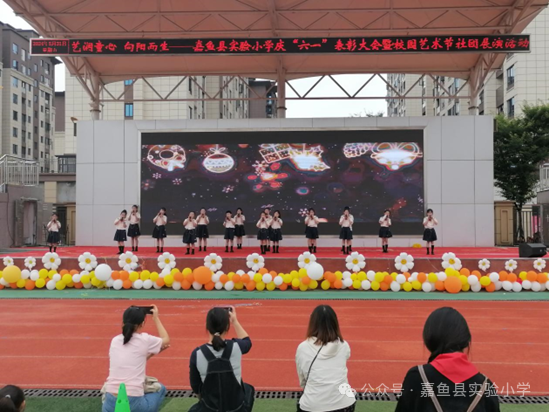 艺润童心 向阳而生——嘉鱼县实验小学开展庆“六一”表彰大会暨校园艺术节社团展演活动 第8张 艺润童心 向阳而生——嘉鱼县实验小学开展庆“六一”表彰大会暨校园艺术节社团展演活动 第8张