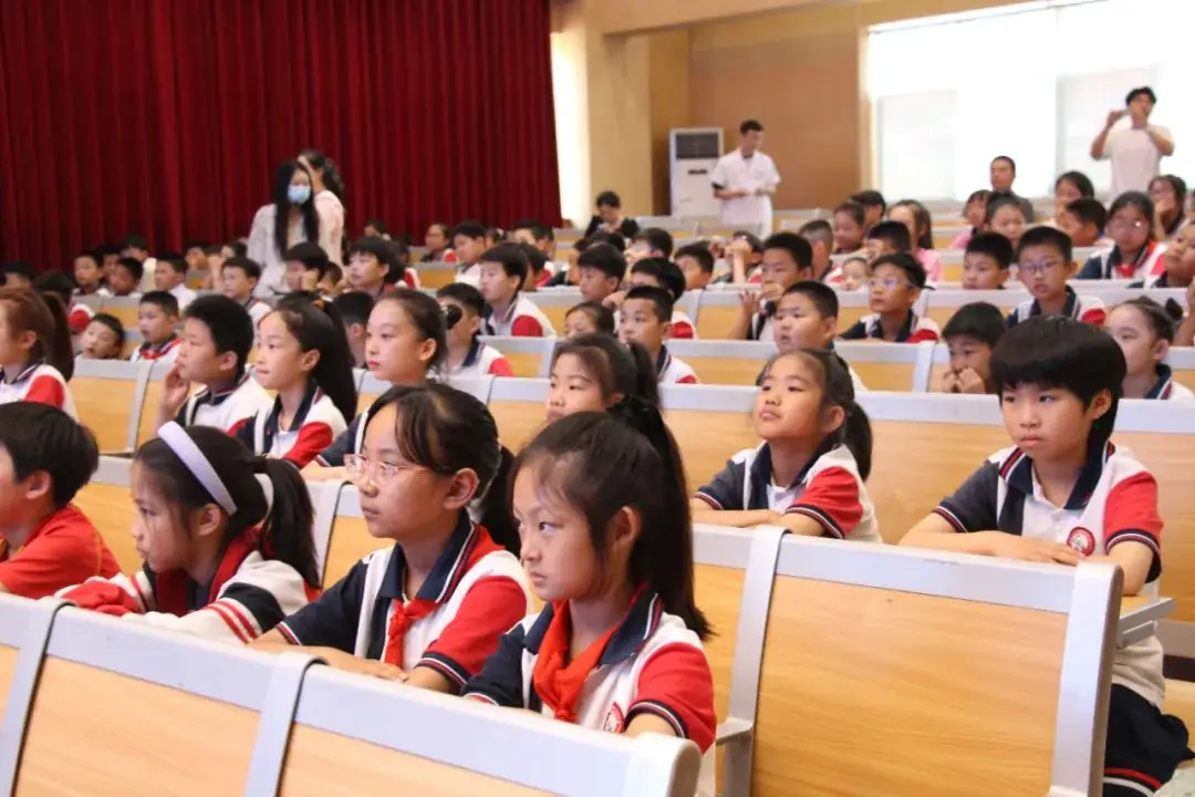 健康进校园 携手护未来——杏花村小学联合市财贸医院开展健康宣讲活动 第2张 健康进校园 携手护未来——杏花村小学联合市财贸医院开展健康宣讲活动 第2张