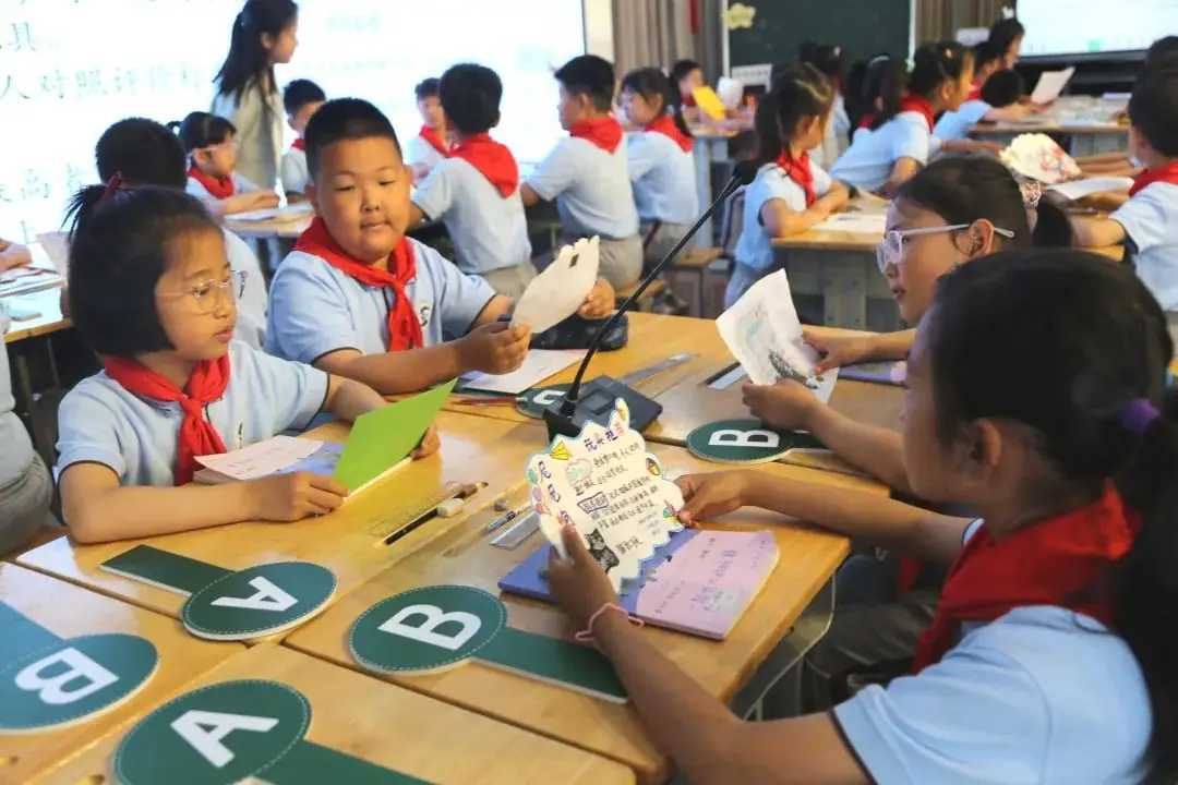 教研动态 | 环翠区小学语文整本书阅读教学展示研讨活动在威海市实验小学举行 第8张 教研动态 | 环翠区小学语文整本书阅读教学展示研讨活动在威海市实验小学举行 第8张
