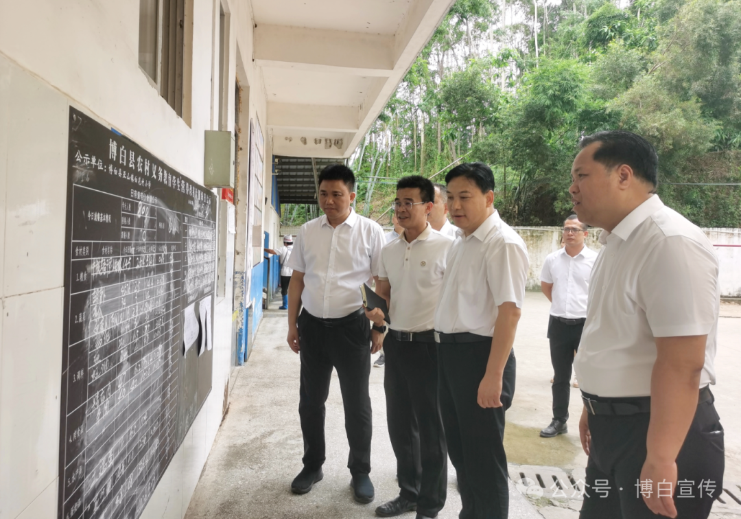 孙国梁到亚山镇白花村小学开展“六一”儿童节慰问活动 代表县四家班子向全县少年儿童致以节日的亲切问候和祝福 第4张 孙国梁到亚山镇白花村小学开展“六一”儿童节慰问活动 代表县四家班子向全县少年儿童致以节日的亲切问候和祝福 第4张