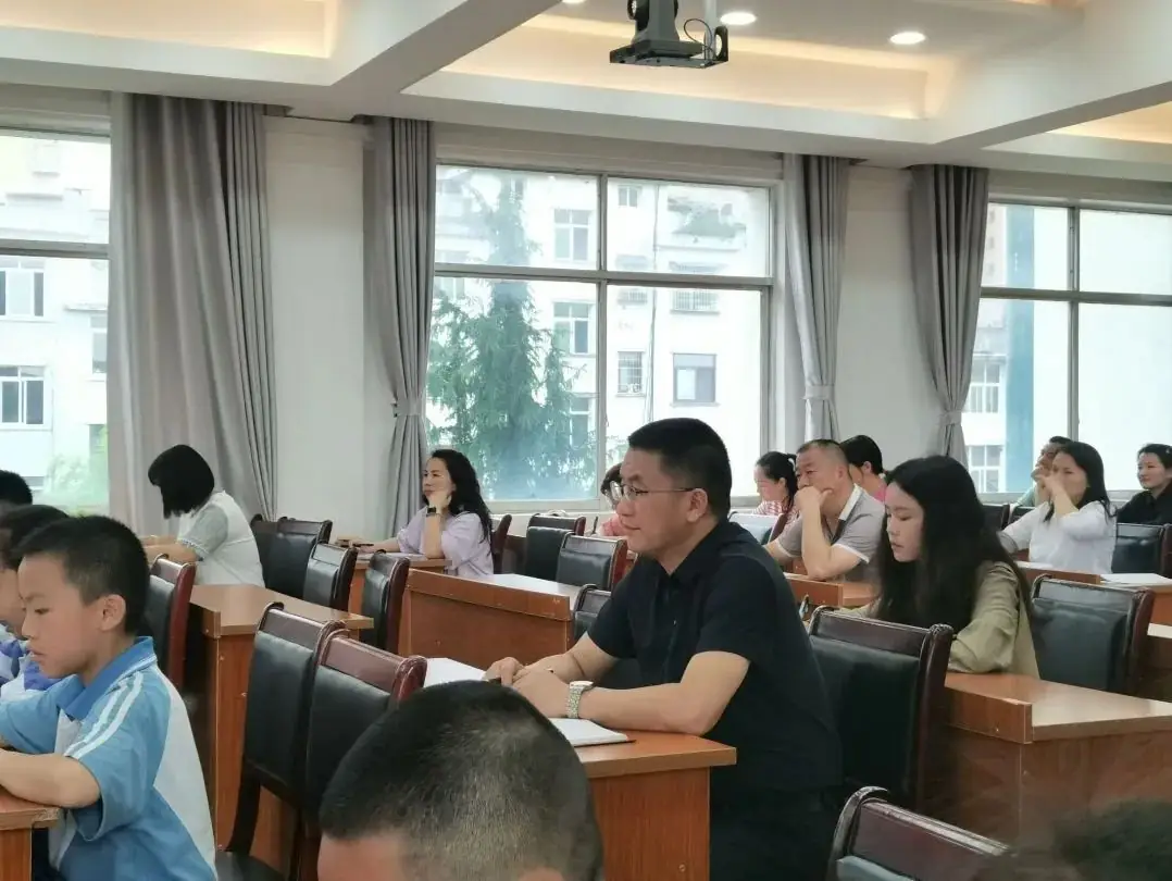 丹寨县城关第一小学第十四周要闻回顾 第43张 丹寨县城关第一小学第十四周要闻回顾 第43张