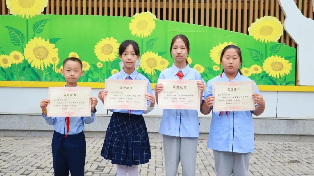 【喜报】咸阳彩虹小学周一晨会颁奖 第13张 【喜报】咸阳彩虹小学周一晨会颁奖 第13张