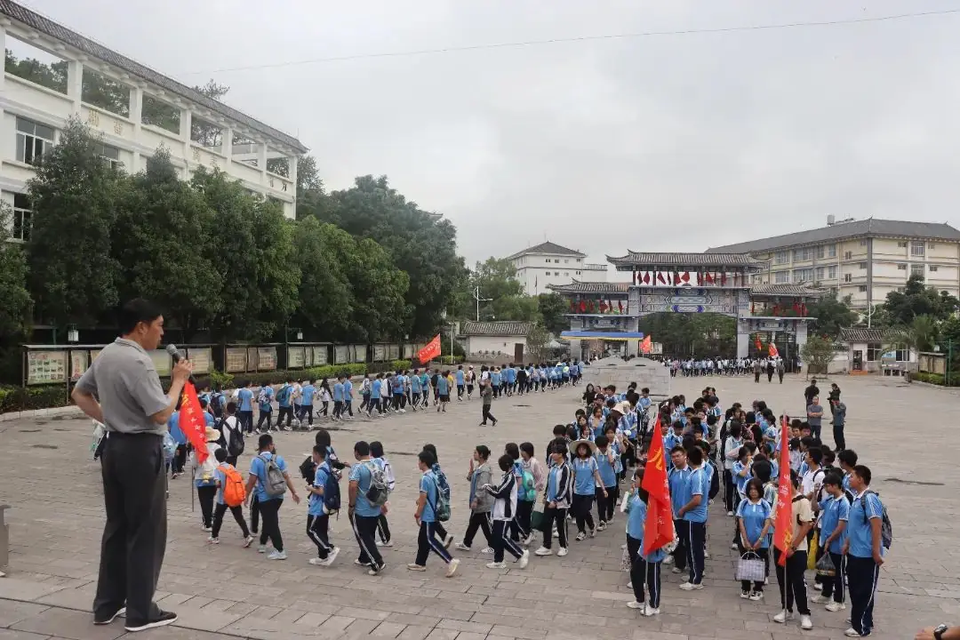 青春远足迎中考,行而不辍勇向前——银生中学九年级远足活动 第11张 青春远足迎中考,行而不辍勇向前——银生中学九年级远足活动 第11张
