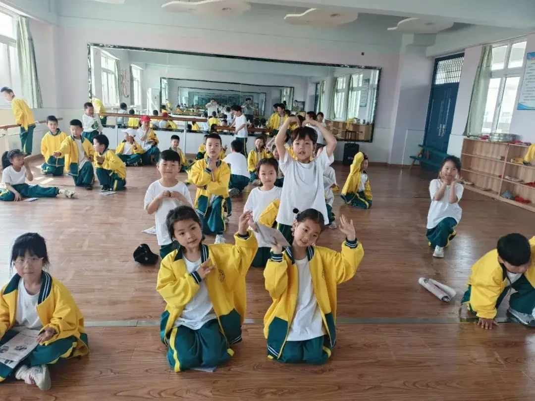【学前教育宣传月】走进小学  快乐体验——阜宁县施庄中心幼儿园大班年级组走进小学实践活动 第29张