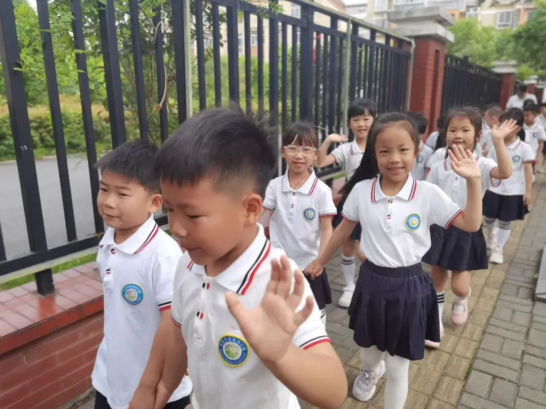 【幼小衔接】走进小学,体验成长——无为市南惠幼儿园教育集团本部大班组参观小学活动 第44张 【幼小衔接】走进小学,体验成长——无为市南惠幼儿园教育集团本部大班组参观小学活动 第44张