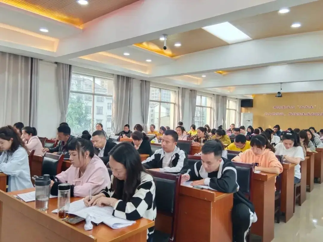 丹寨县城关第一小学第十四周要闻回顾 第18张 丹寨县城关第一小学第十四周要闻回顾 第18张