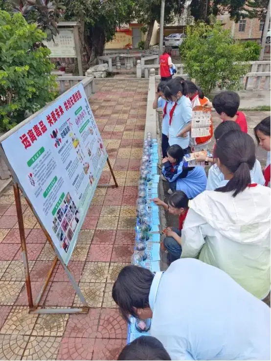 铭记历史 警钟长鸣 西坑村携手西坑小学组织开展“6·3”虎门销烟纪念日禁毒宣传活动 第3张 铭记历史 警钟长鸣 西坑村携手西坑小学组织开展“6·3”虎门销烟纪念日禁毒宣传活动 第3张