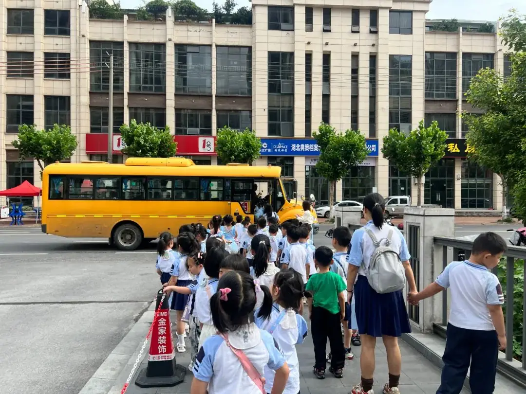 【幼小衔接】 初探小学 “幼”见成长——春溪集幼儿园大班走进小学 第7张 【幼小衔接】 初探小学 “幼”见成长——春溪集幼儿园大班走进小学 第7张